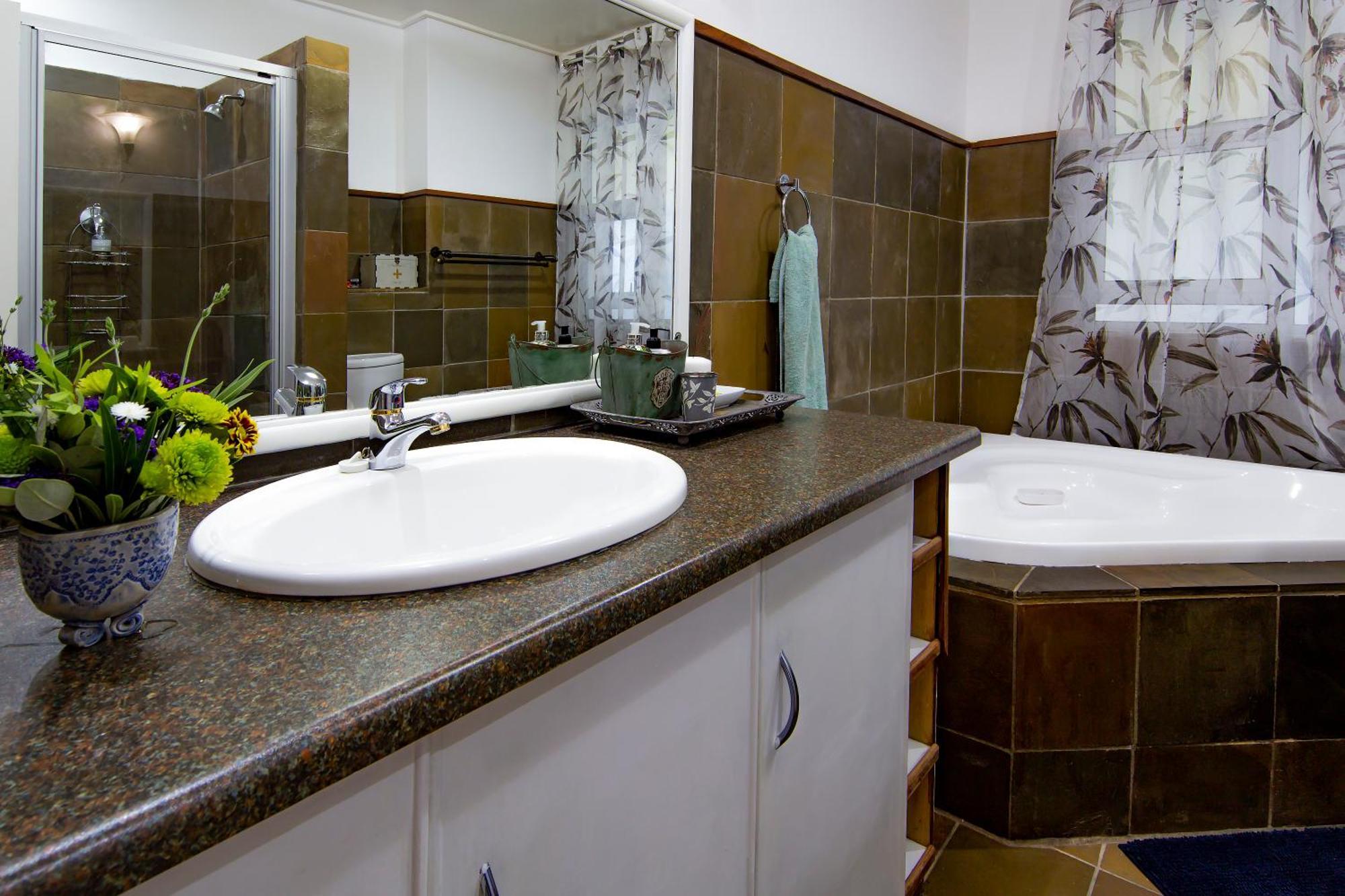 Sixty Three Hotel Блоемфонтейн Екстериор снимка